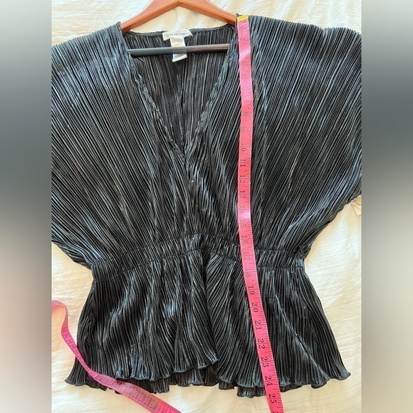 Good American Plissé Deep V-Neck Dolman Sleeve Top NWT - Picture 13 of 16